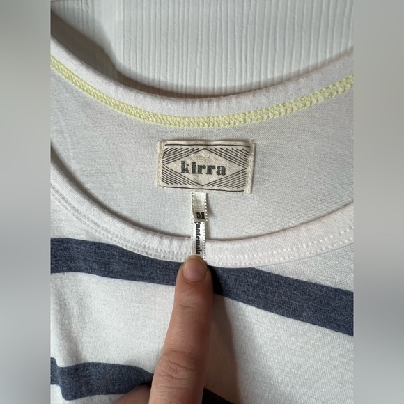 Kirra Woman’s Striped Cold Shoulder Shirt Size Medium - Picture 5 of 6